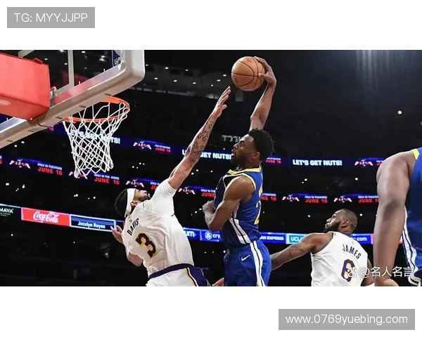 斯玛特神勇断球策动快速反击助八村塁空中凌厉暴扣瞬间引爆全场