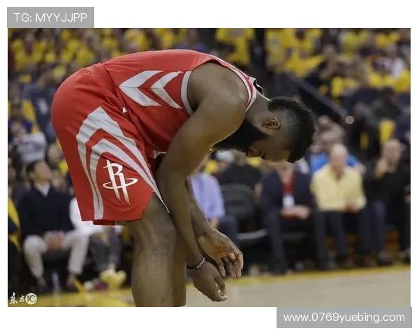 哈珀表现低迷全场仅得6分3助攻4失误半场命中率惨淡